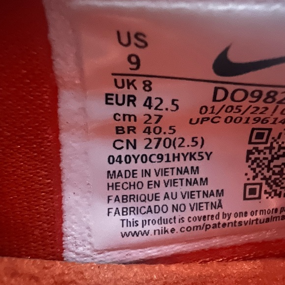 Used 1 season Men’s Size 9 LeBron 19 low - Picture 4 of 4